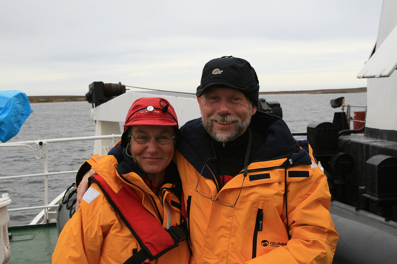 Mats och Camilla på väg från Falklandsöarna