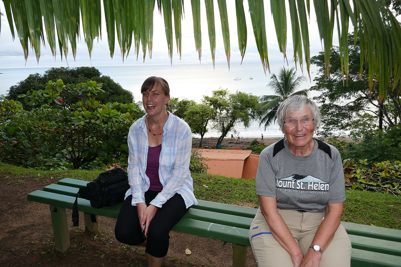 Our guide Lydia (lived several years in Costa Rica) and Camilla