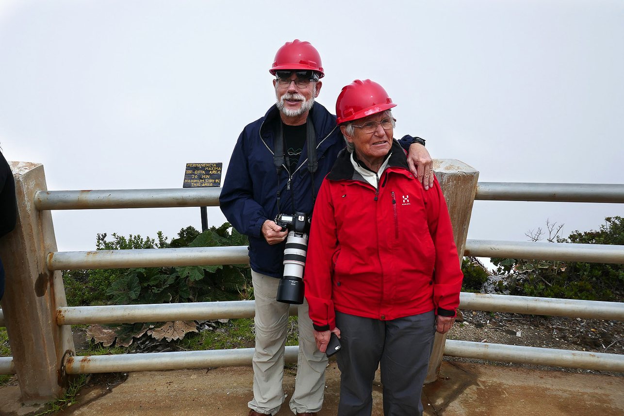 Mats and Camilla on the rim (closed for tourists during 1.5 years after the eruption in 2017, but now partly open, Some eruptions in 2019)