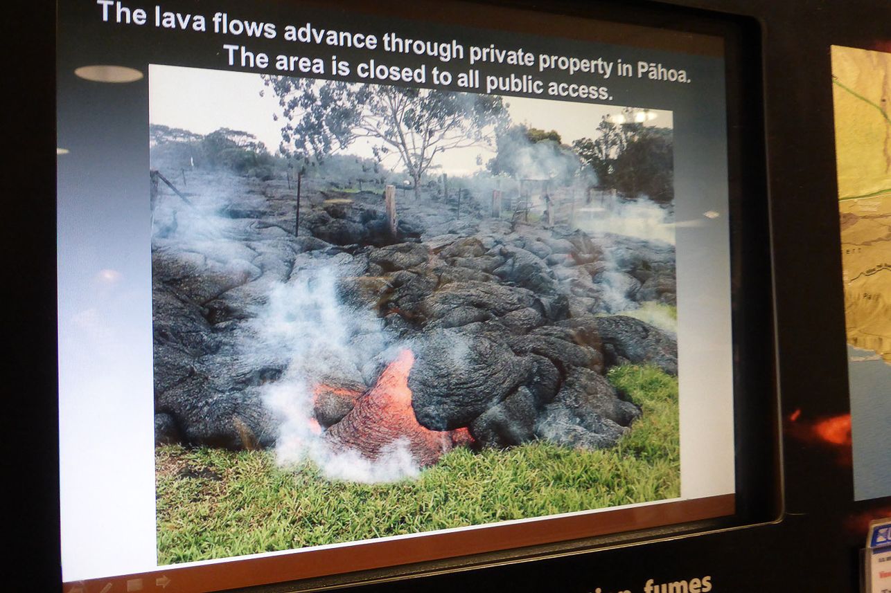 Eruption threatening Pahoa (the first house was taken by the lava when we were there).