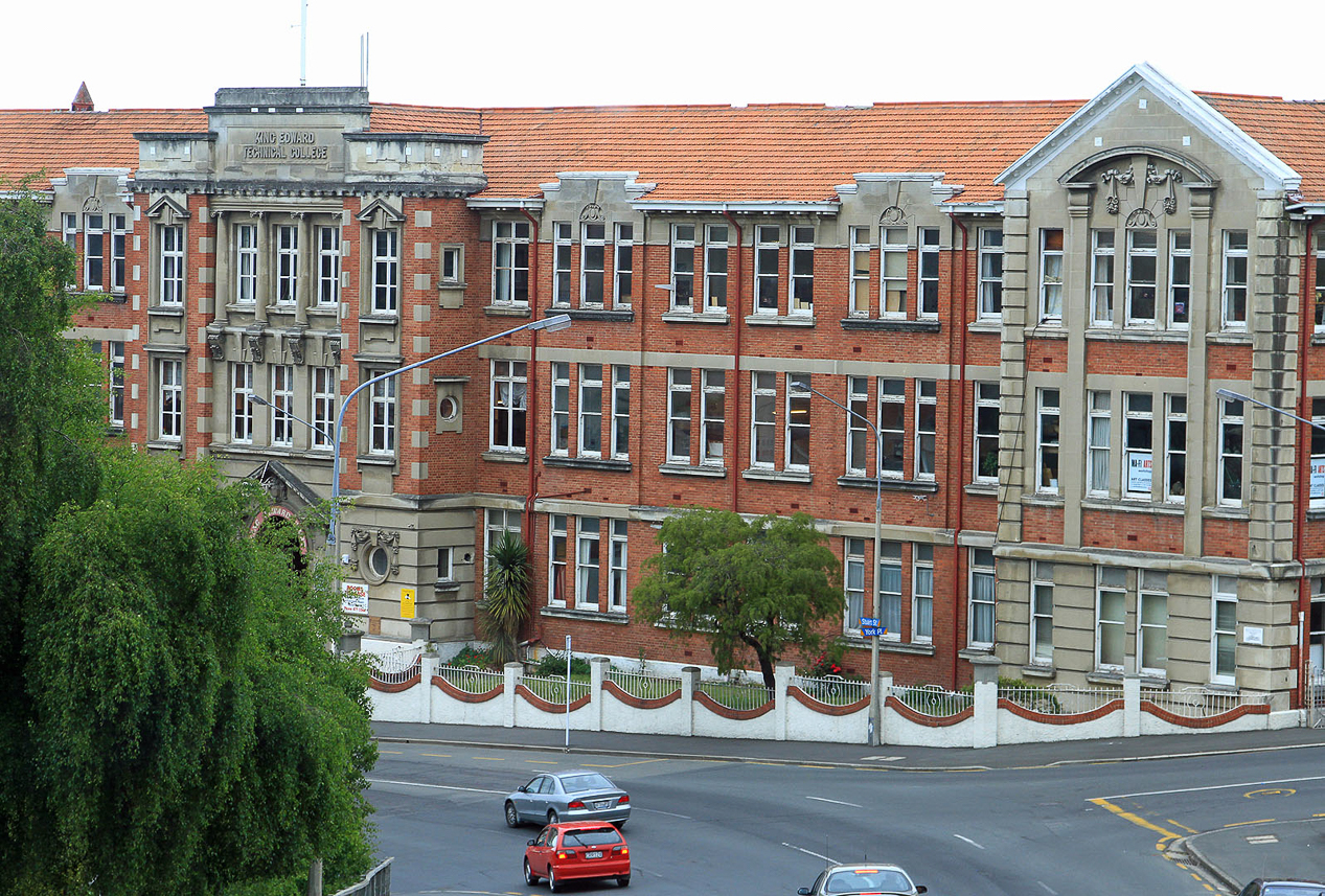 Dunedin university city, founded by settlers from the Free Church of Scotland, a copy of Edinburgh (Dùn Èideann)