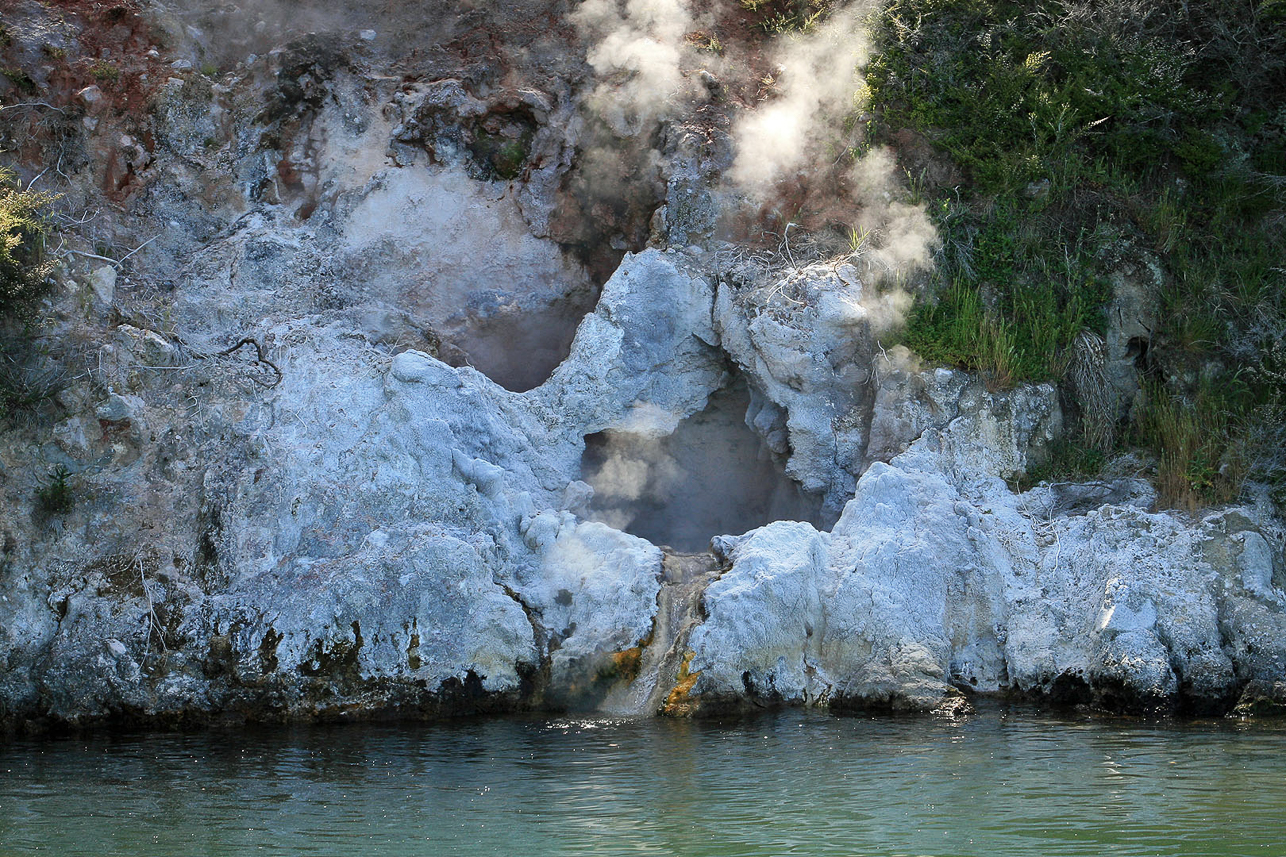 Volcanical activity at Lake Rotomahana