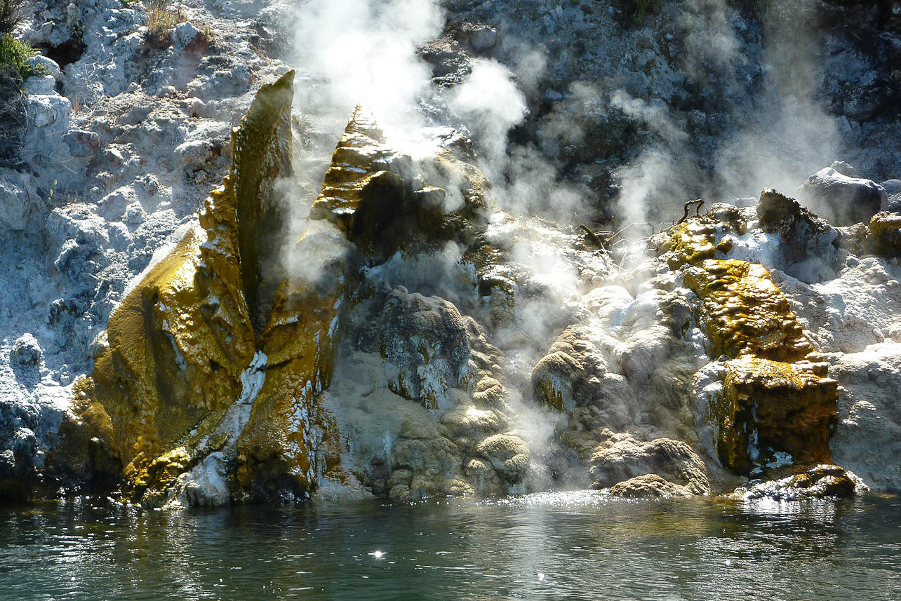 Volcanical activity at Lake Rotomahana