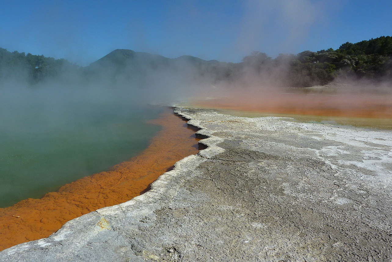 Wai-o-tapu geothermical area, edge of Champagne Pool