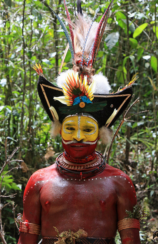 Huli man with impressive hat and feathers from different paradise birds