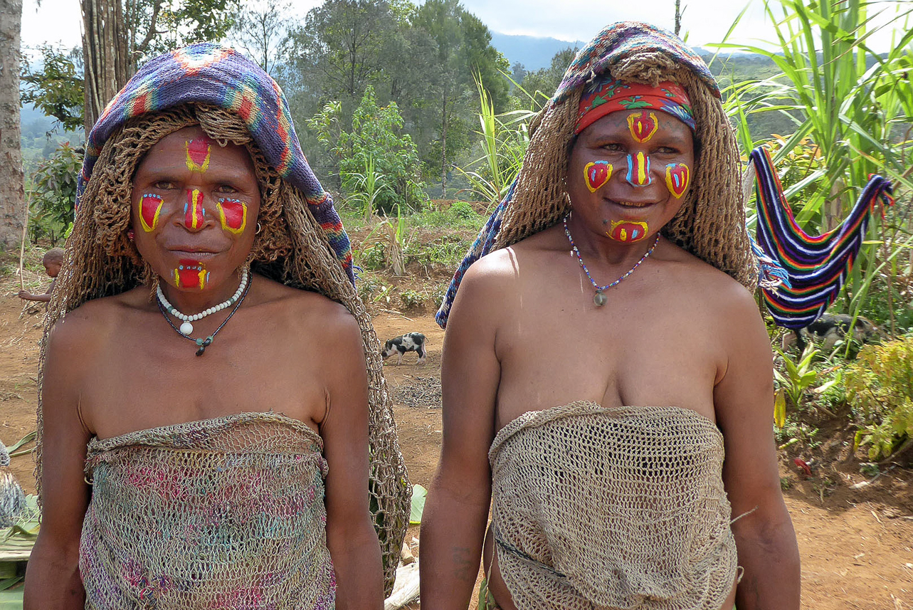 Huli women