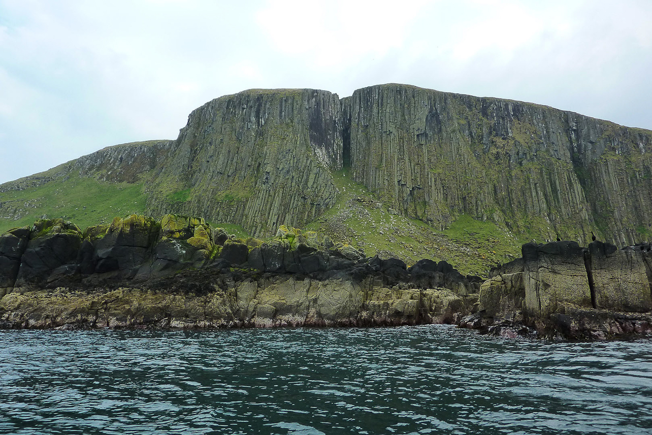 Basalt rocks, Shiant Island