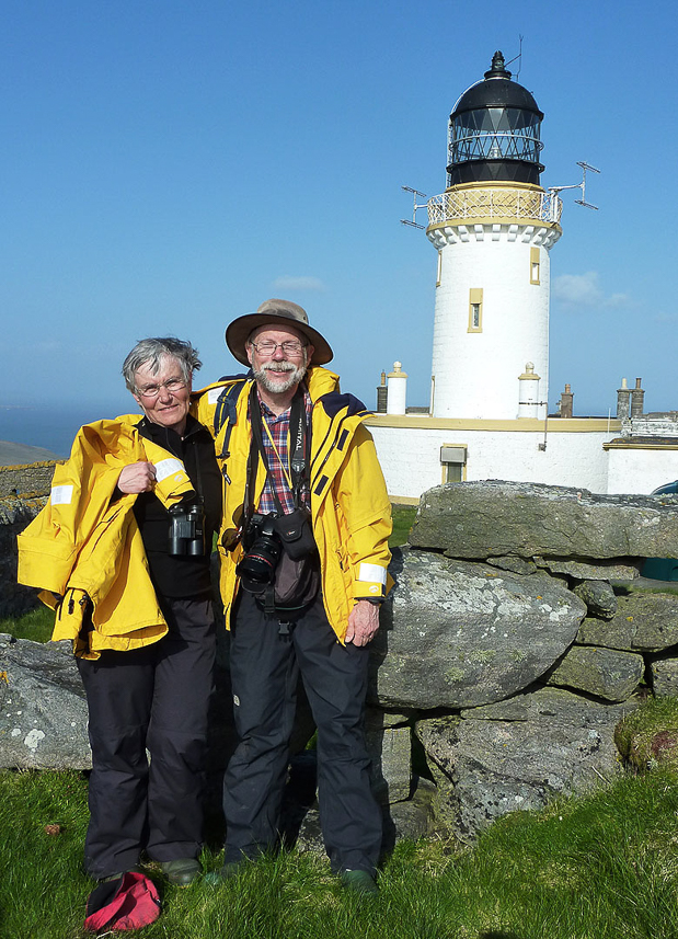 Camilla and Mats in front of the Barra Head lighthouse