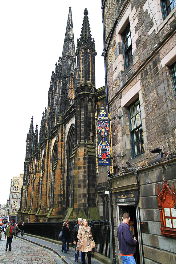 Royal Mile, street(s) in the old town