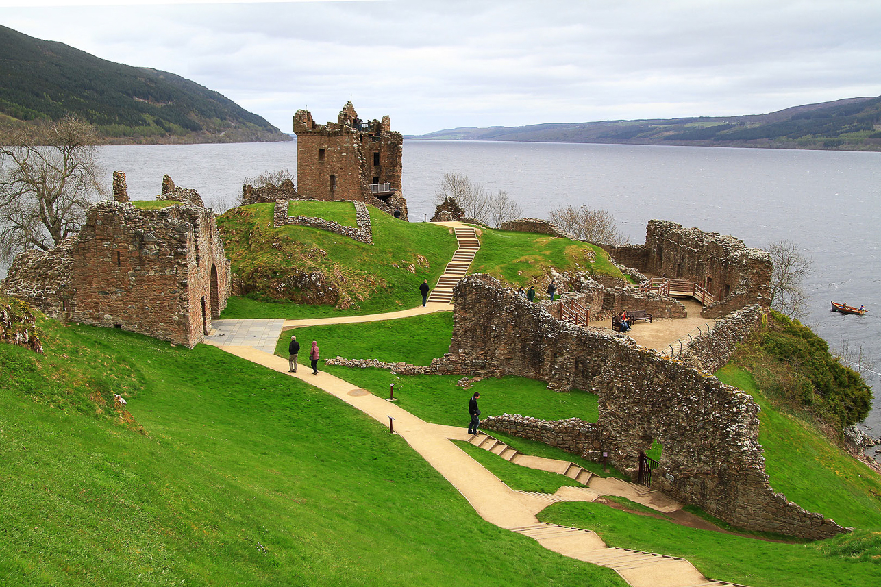 Urquhart Castle, origins from the 13th century