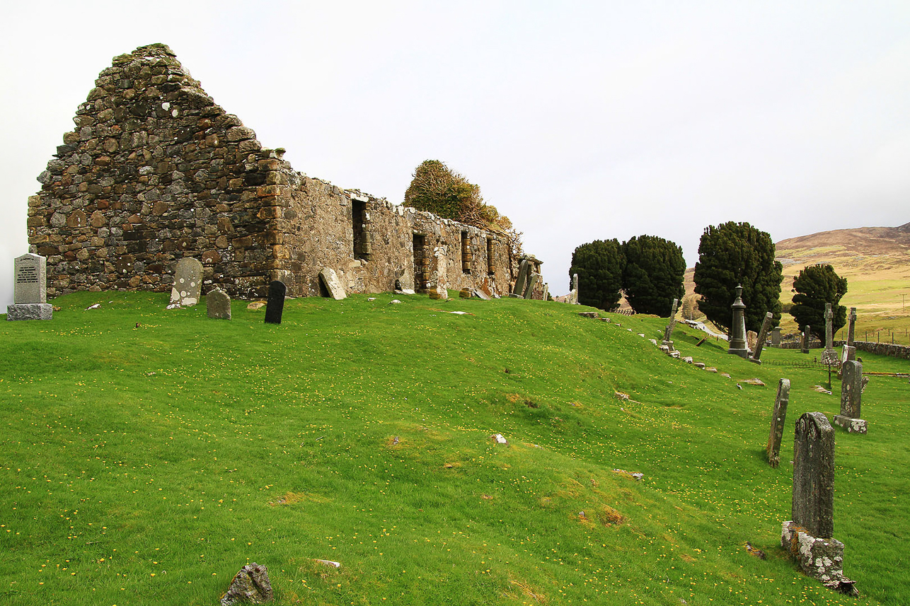 Cill Chriosd graveyard at the small road to Elgol