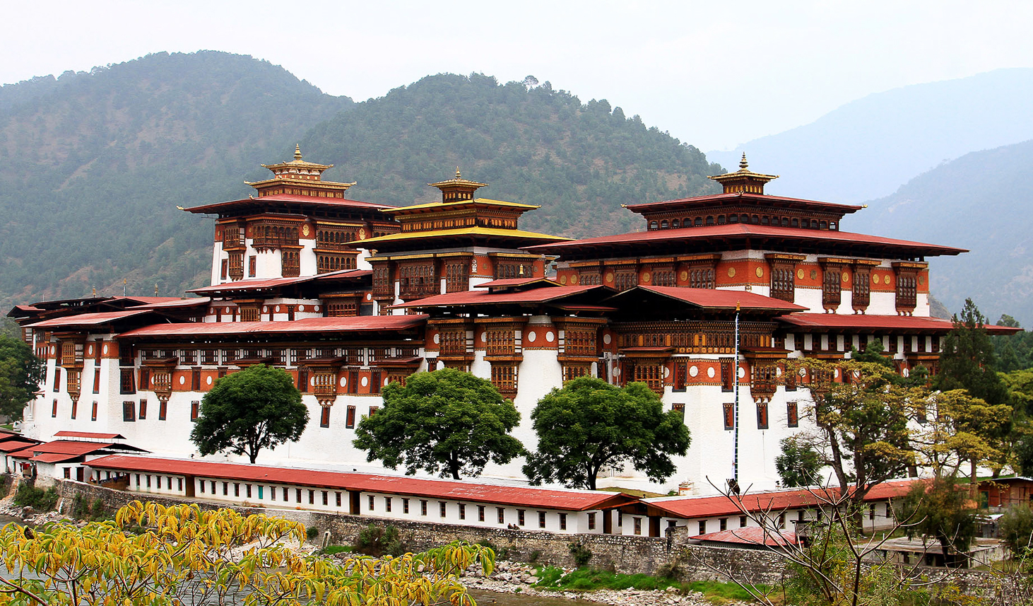 Punakha Dzong from 1638. Second oldest and second largest dzong in Bhutan. Royal wedding was held in October 2011.