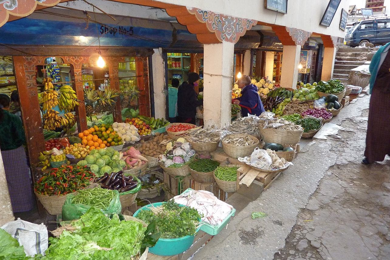 Fruit and vegetable market in Thimpu.