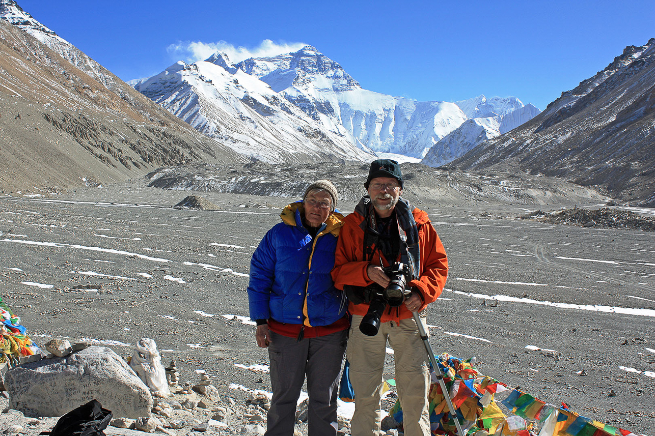 Camilla and Mats at Tibet Base Camp at 5200 m. Mt Everest is 18 km away, and 3600 m up.