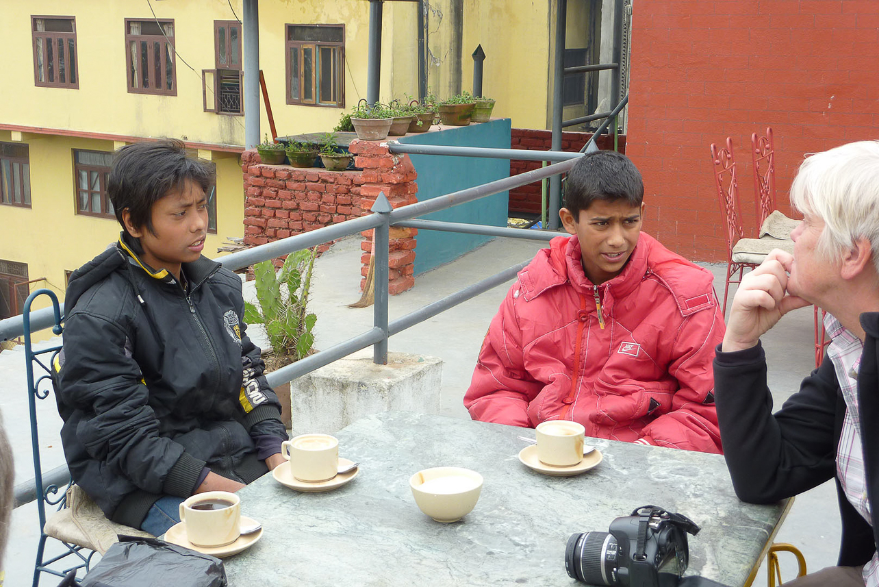 Two good schol children, being our guides. They also knew all European capitals, asked by our teacher Sigbritt.