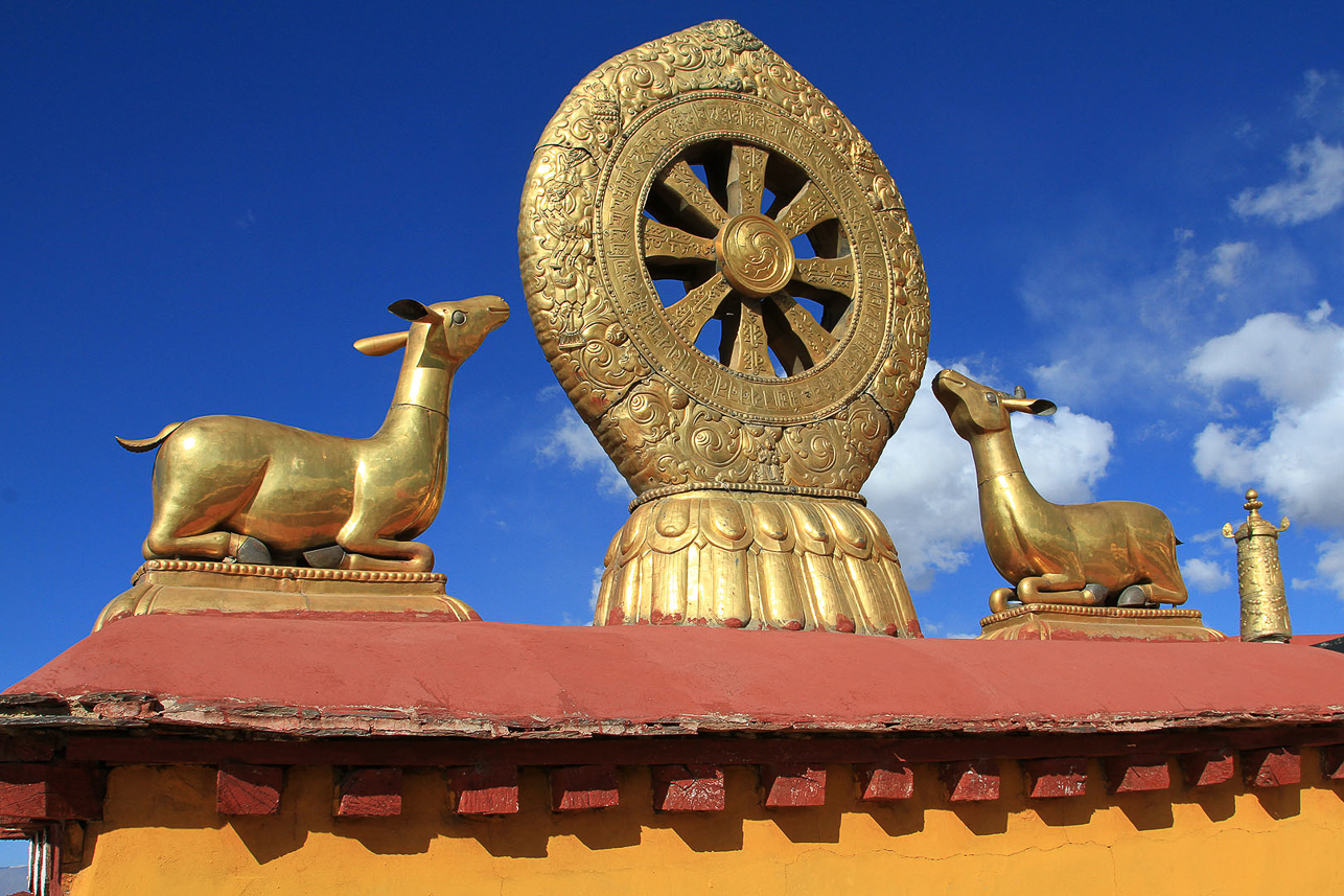 The Dharma wheel and deer (classical Buddhism symbols) on top of Johkang temple.