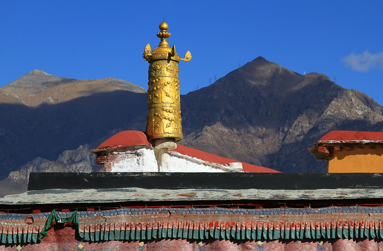 Dhvaja (Victory banner) on top of Johkang temple.