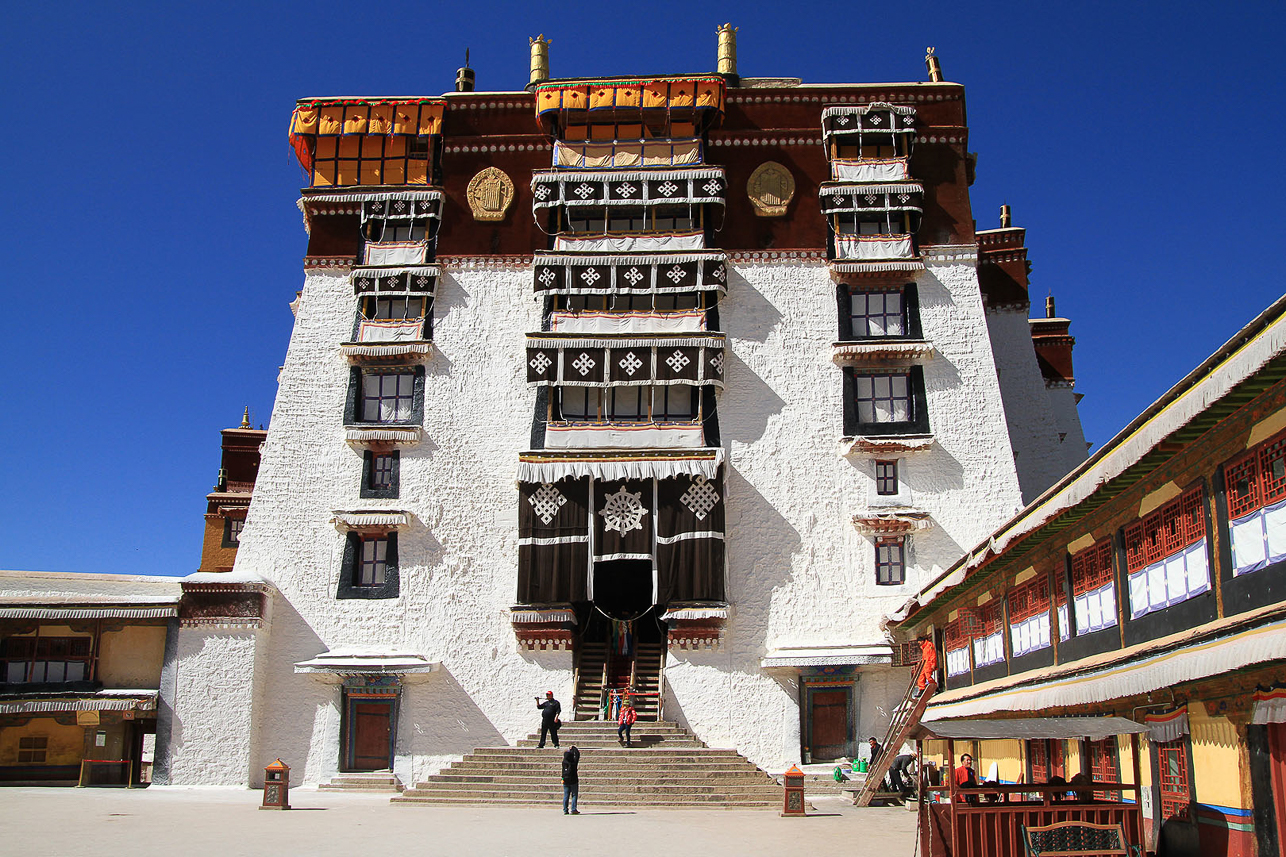 White Palace, the living quarters for the current Dalai Lama (nr 14), until he had to leave Tibet in 1959.