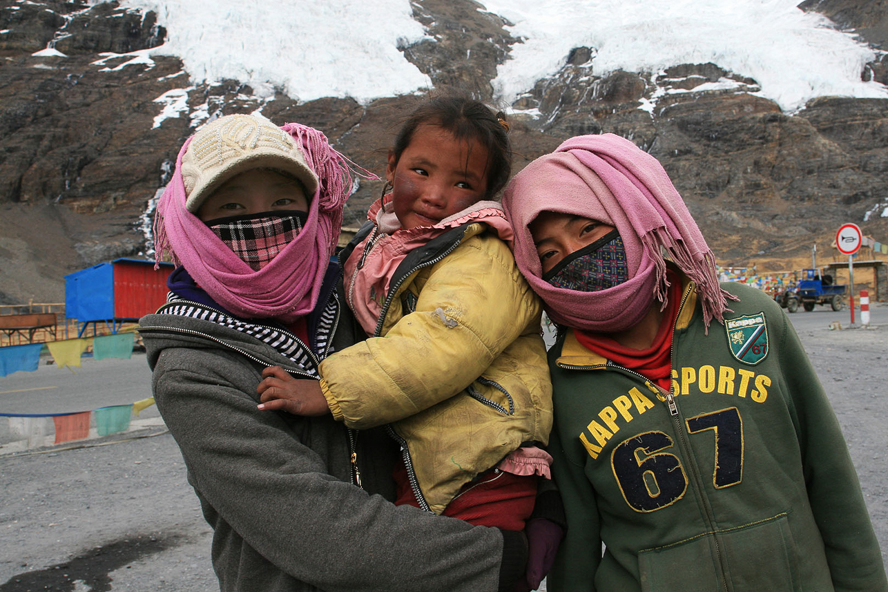 Tibetan women at Karola pass and glacier, 5000 m.