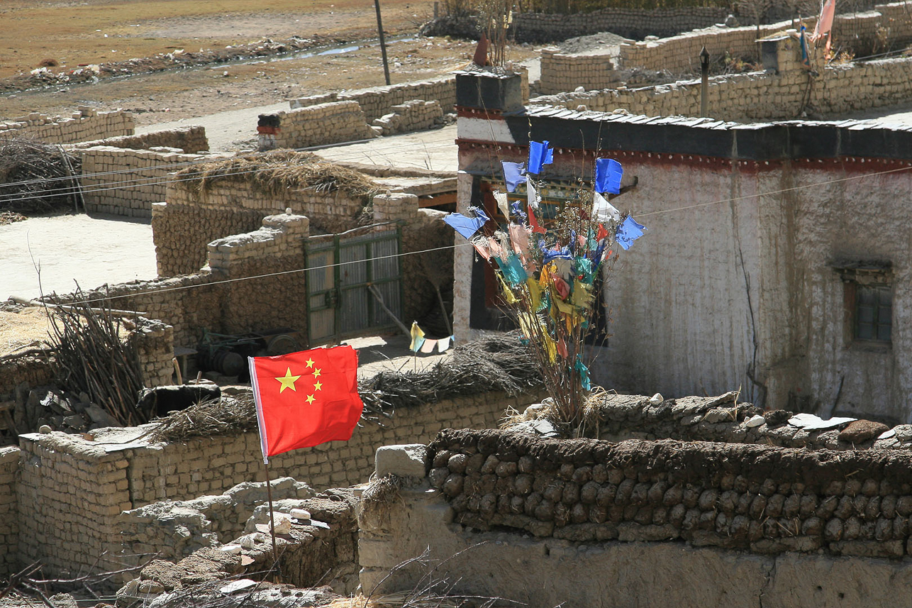 Flag (the Chinese one) and prayer flags.