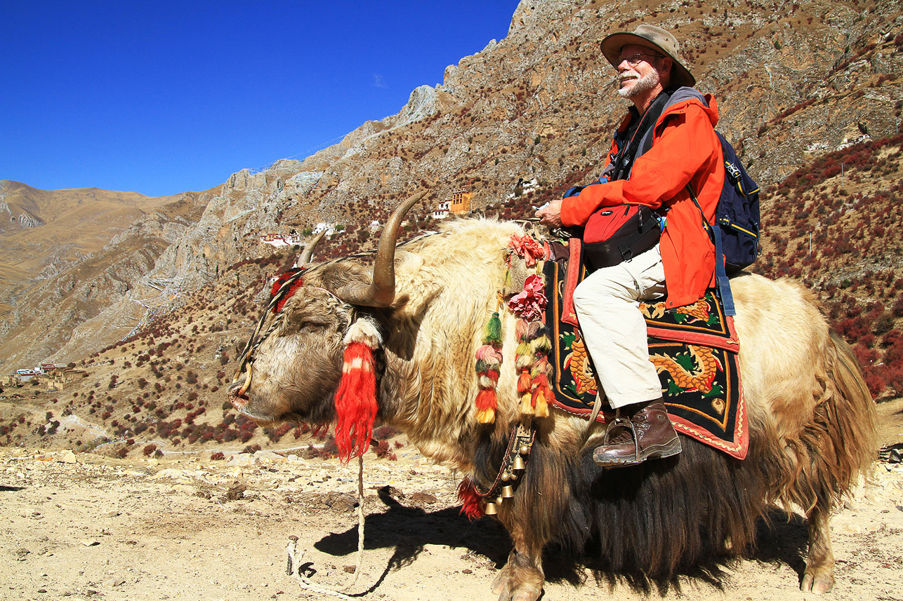 Mats as a real tourist on the yak.