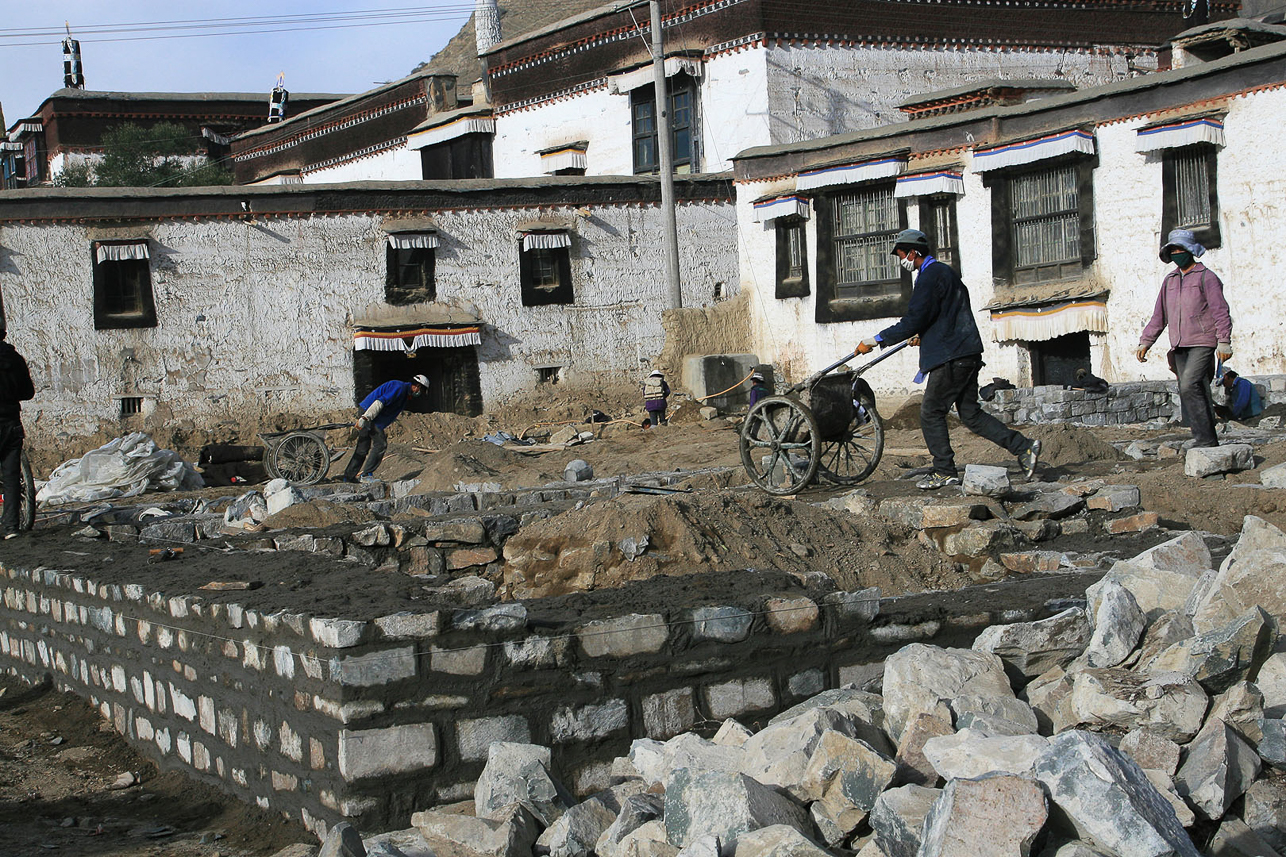 Work at Shigatse monastery.