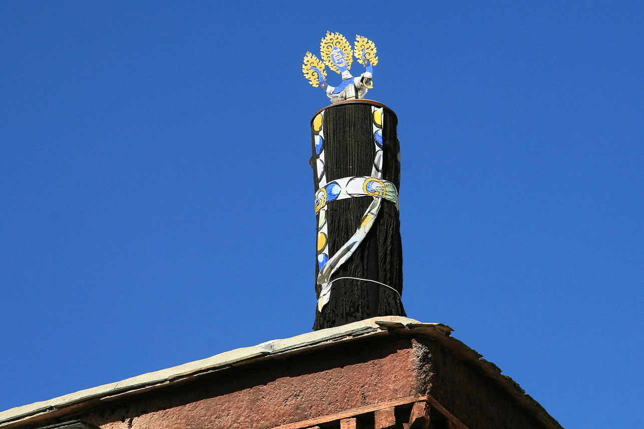 Dhvaja (Victory banner) on Tashilhunpo monastery.