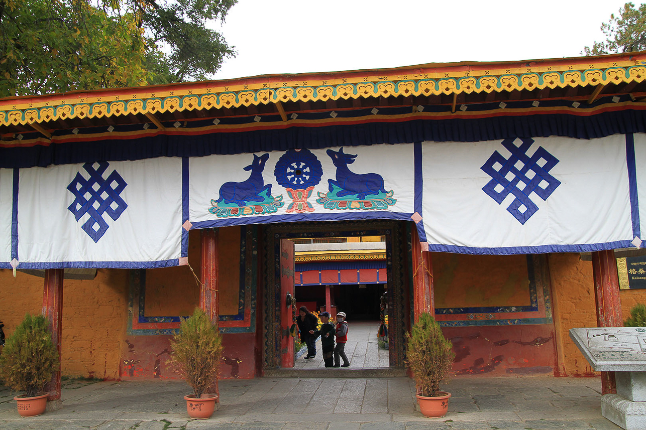 Norbulingka, the summer palace of Dalai Lama, just outside Lhasa.