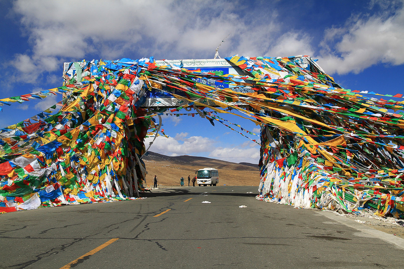 Gyatso-La Pass, 5250 m, with prayer flags.