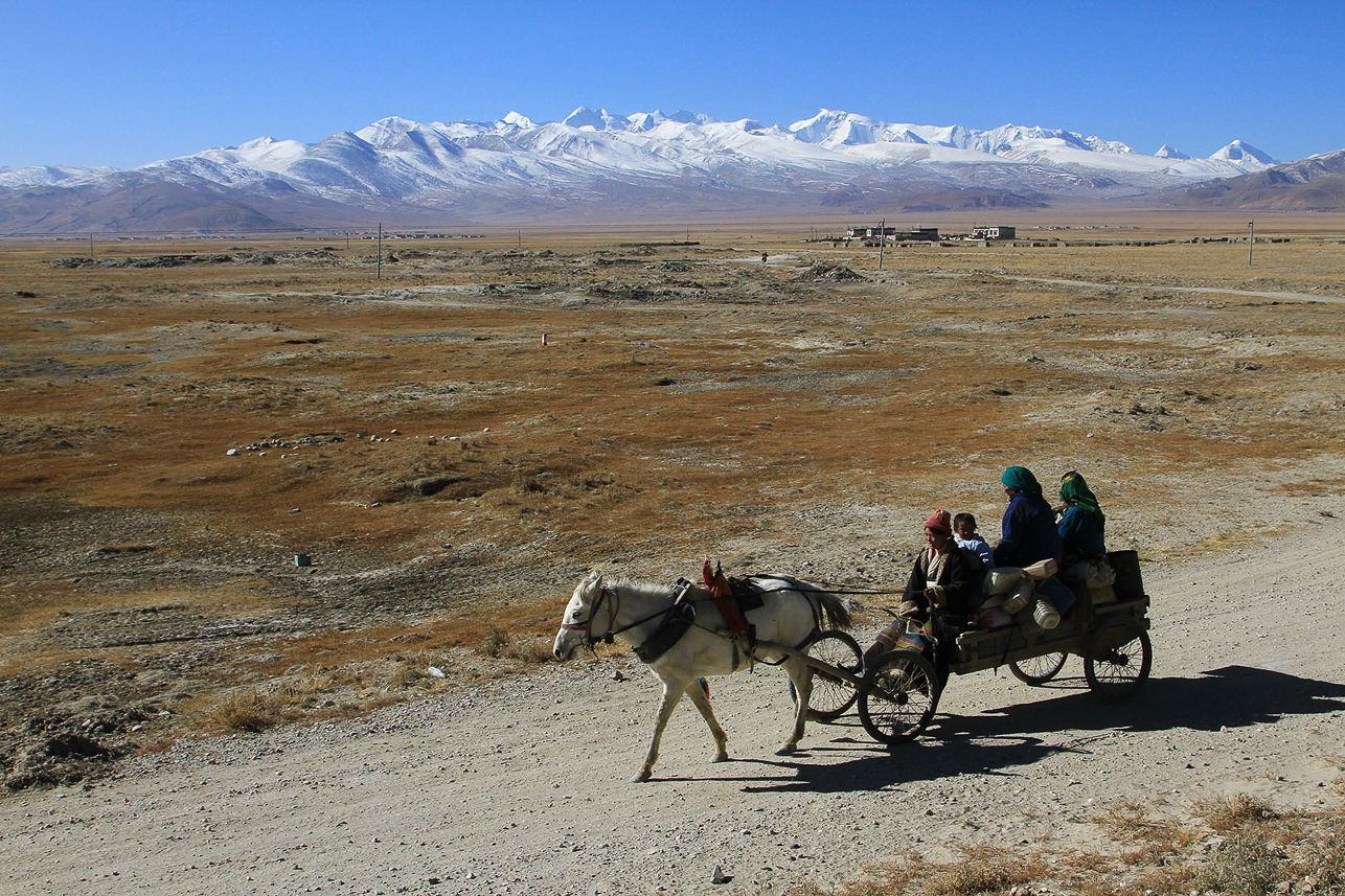 Tibetan plateau landscape (4300 m), west of Tingri.