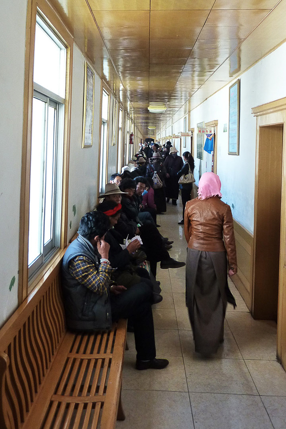 Queue of Tibetan people in the corridor.