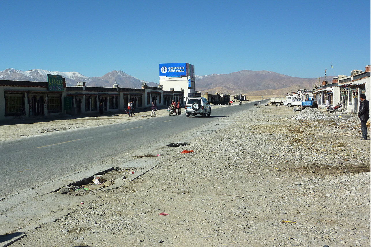 The town of Tingri.