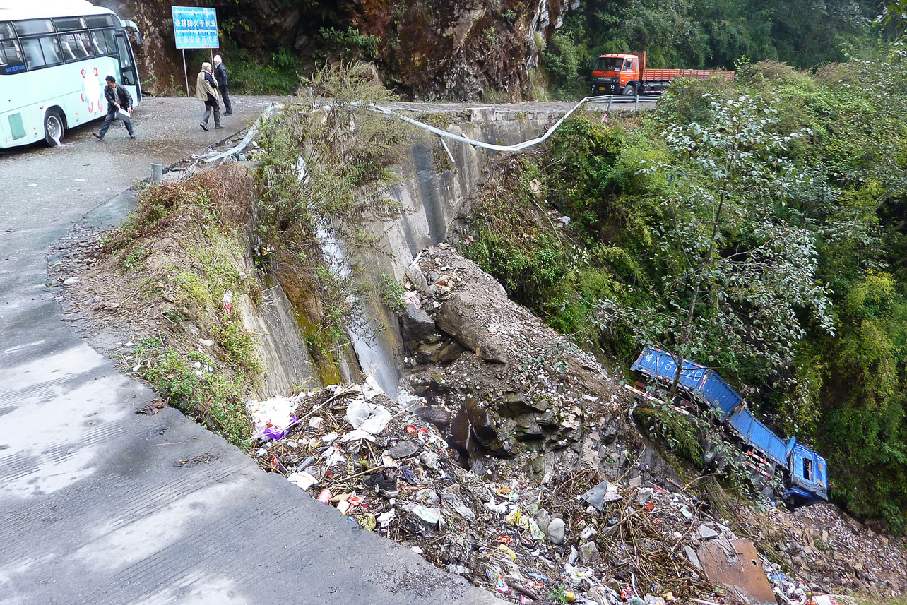 Dangerous "Friendship Highway" (Lhasa - Zhangmu at the border to Nepal). Cooling our brakes with water. A lorry has fallen down the slope.