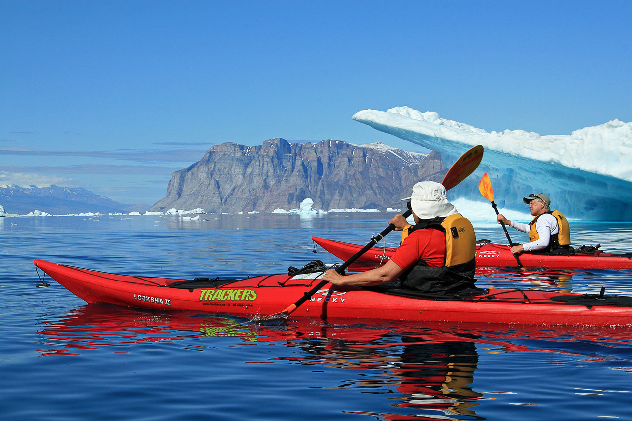 Vi paddlar söderut med Storön i fjärran