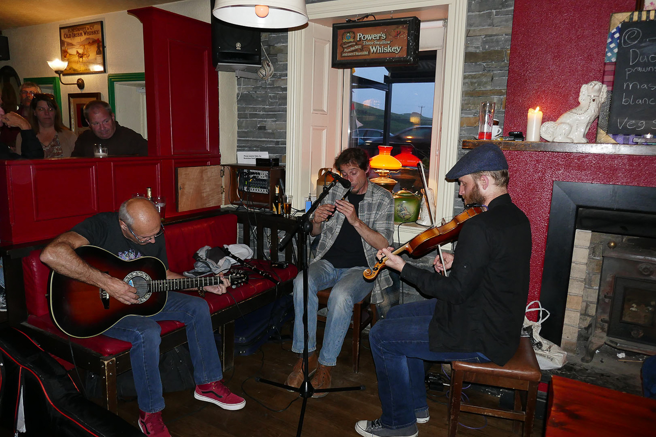 Doolin pu with Irish music, very nice experience