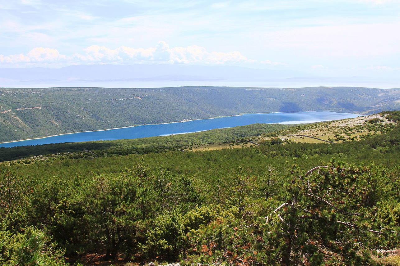 Fresh water lake Vransko jezero.