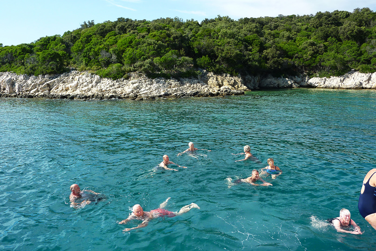 Stopping for a nice bath from the boat.