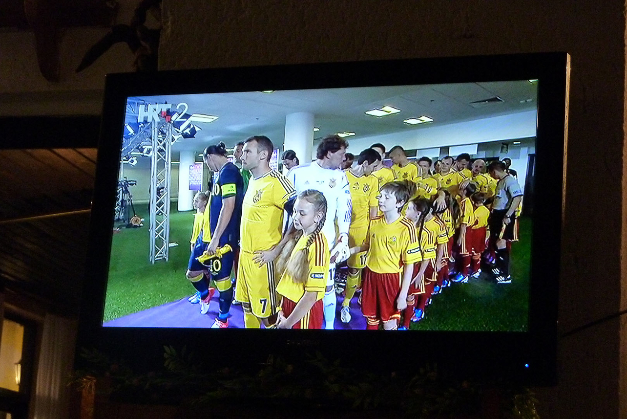 Watching Sweden - Ukraine on restaurant.