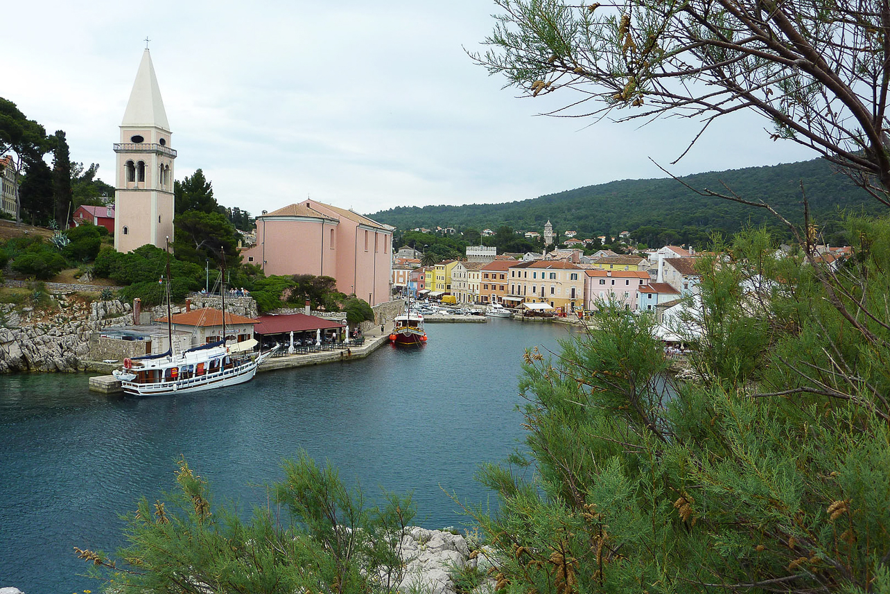 View of Veli Losinj with its nice harbour.