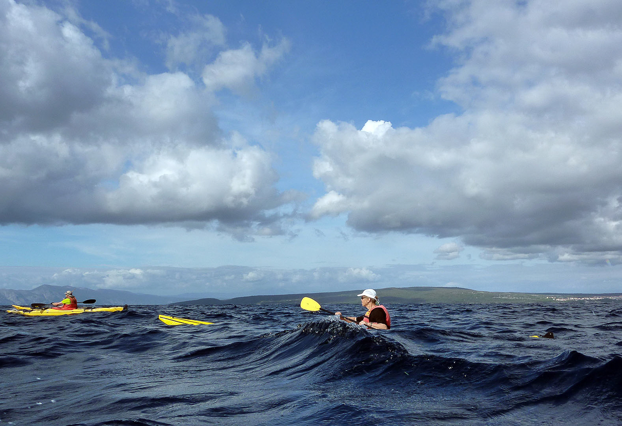 The 7 km crossing to the Island of Plavnik in good weather, some waves.