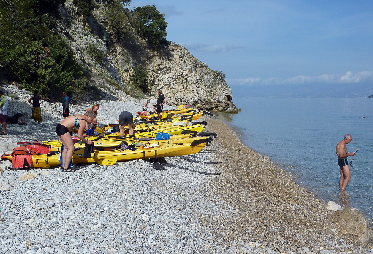 Around 20 degrees, with warming sun, in the air and 18 in the sea.