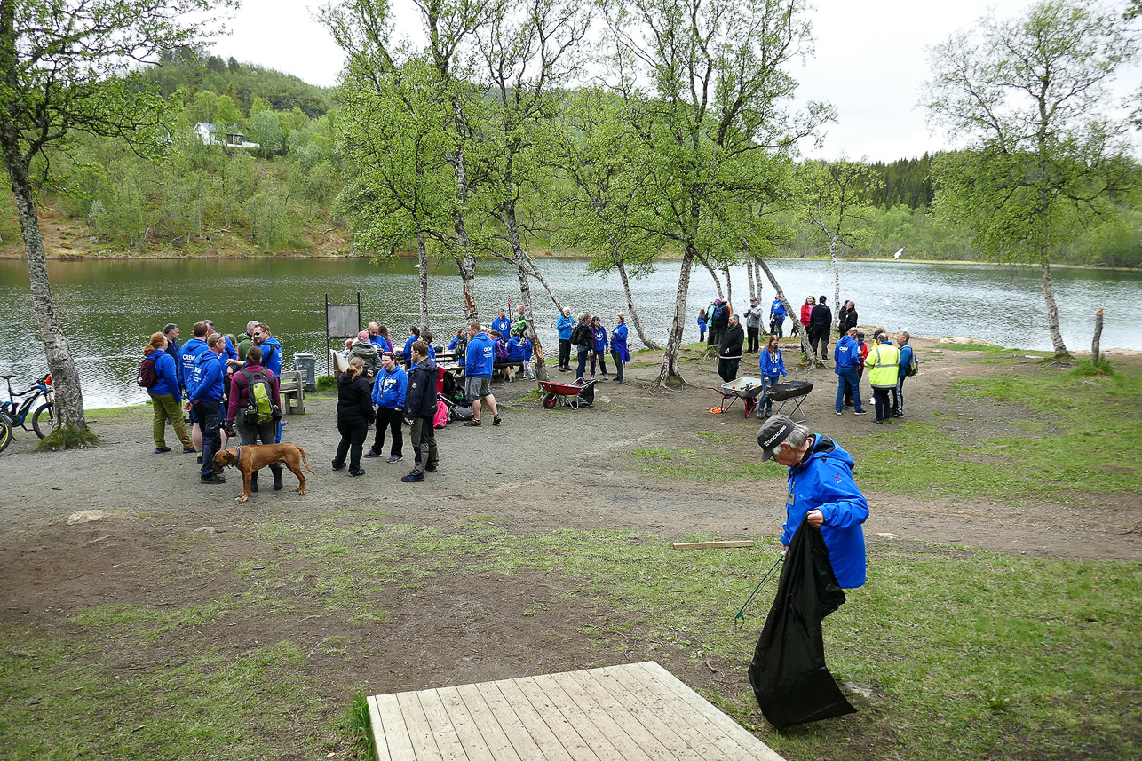 Cleaning event at Folkeparken (seems that the only busy one is Camilla, but we are almost finished)