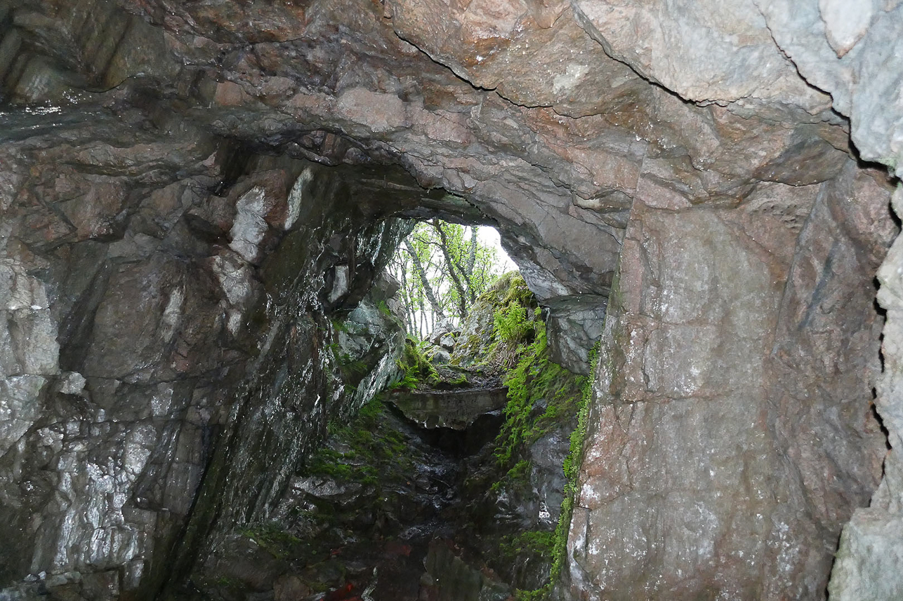 Cave at Ytre Elgsnes