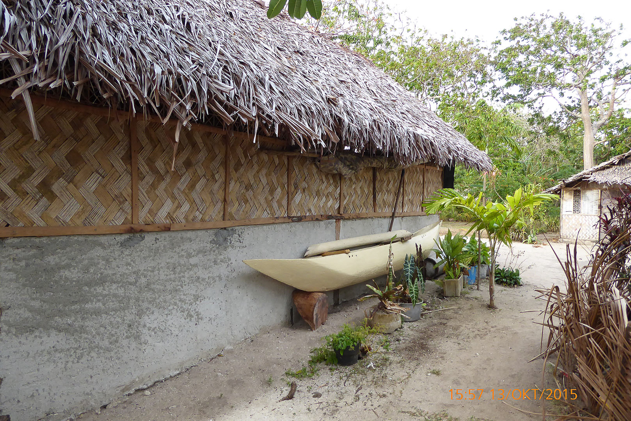 House with canoe at Ra