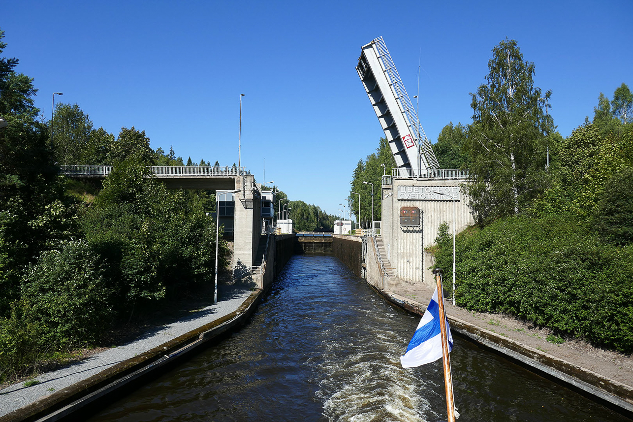 Tsvetochnoye lock, one of five in Russian part