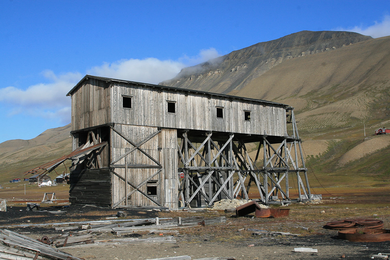 Hjorthamn old buildings (from coal mine era).