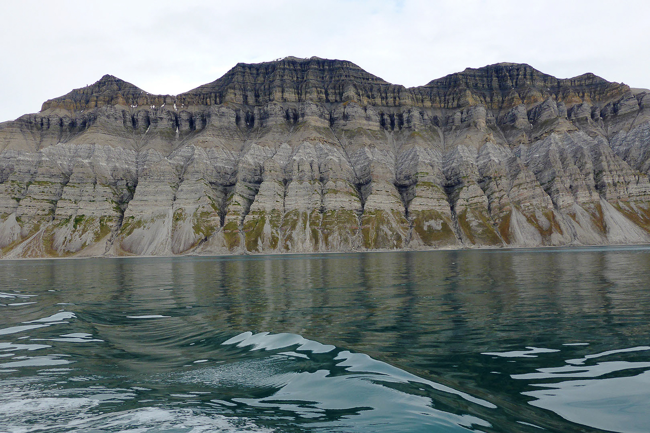 On the way back from Pyramiden., Brisingefjellet.