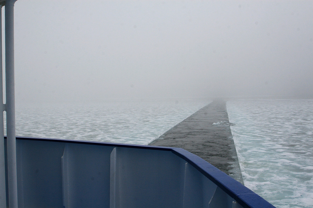 Passing through the ice in mist.