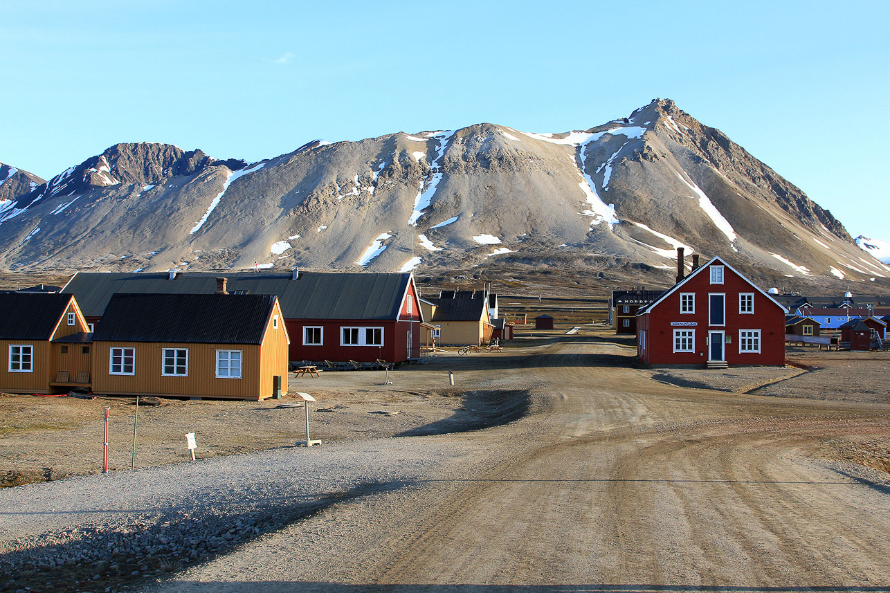 Ny Ålesund, town for a lot of research.