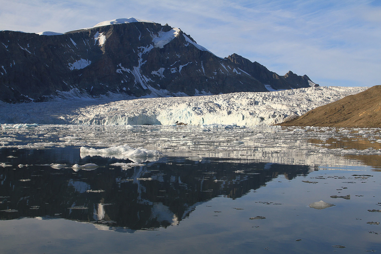 Mühlbackerbreen in Vintervika, in the bottom of Burgerbukta.